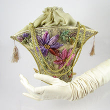 Load image into Gallery viewer, BasketHandbag with appliqué flowers no.2