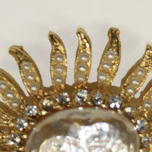 Load image into Gallery viewer, Baroque Pearl and Crystal bridal Hair Comb