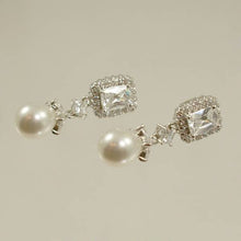 Load image into Gallery viewer, Crystal and Pearl Earrings
