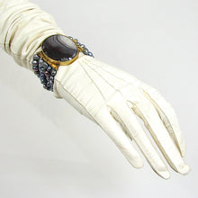 Load image into Gallery viewer, Victorian Agate Pearl Clasp Bracelet
