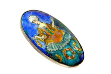 Load image into Gallery viewer, Vintage Oval Enamelled Brooch