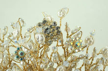 Load image into Gallery viewer, Pearl and Crystal Tiara