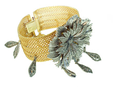 Load image into Gallery viewer, Rhodium plated flower bracelet