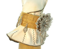 Load image into Gallery viewer, Rhodium plated flower bracelet