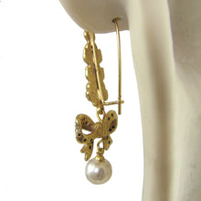 Load image into Gallery viewer, Flower and Bow earrings