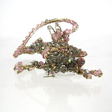 Load image into Gallery viewer, Wirework and beadwork Lizard