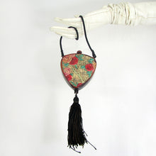 Load image into Gallery viewer, Antique Tassel Compact Purse