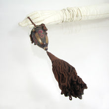 Load image into Gallery viewer, Antique Tassel Compact Purse