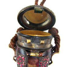 Load image into Gallery viewer, Antique Tassel Compact Purse
