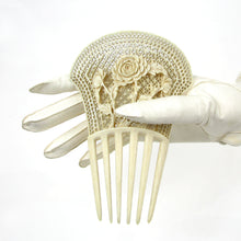 Load image into Gallery viewer, Antique Haircomb no 2