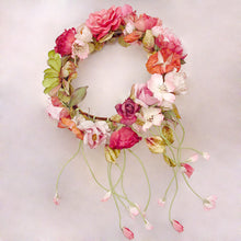 Load image into Gallery viewer, Silk Flower Floral Wreath