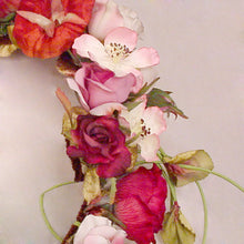 Load image into Gallery viewer, Silk Flower Floral Wreath