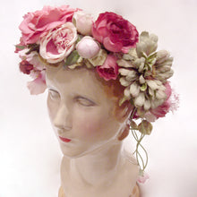 Load image into Gallery viewer, Silk Flower Floral Wreath