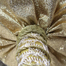 Load image into Gallery viewer, Victorian style Bearded Posy