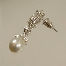 Load image into Gallery viewer, Crystal and Pearl Earrings