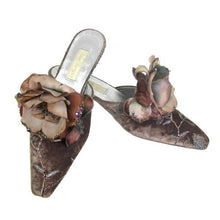 Load image into Gallery viewer, Velvet Rose Slippers