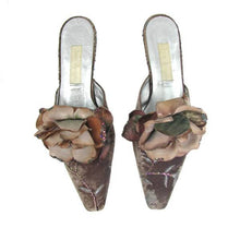 Load image into Gallery viewer, Velvet Rose Slippers